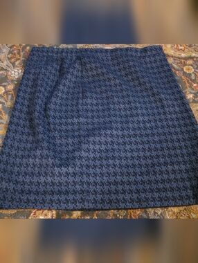 Vintage Women's Black & Grey Houndstooth A-Line Skirt